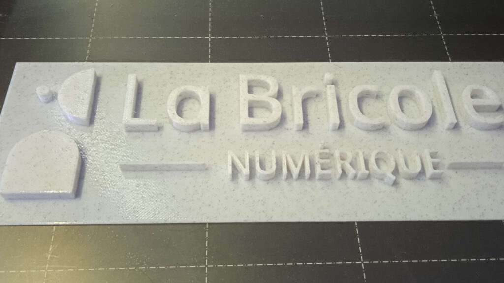 Petite impression 3D en relief du logo de l'association